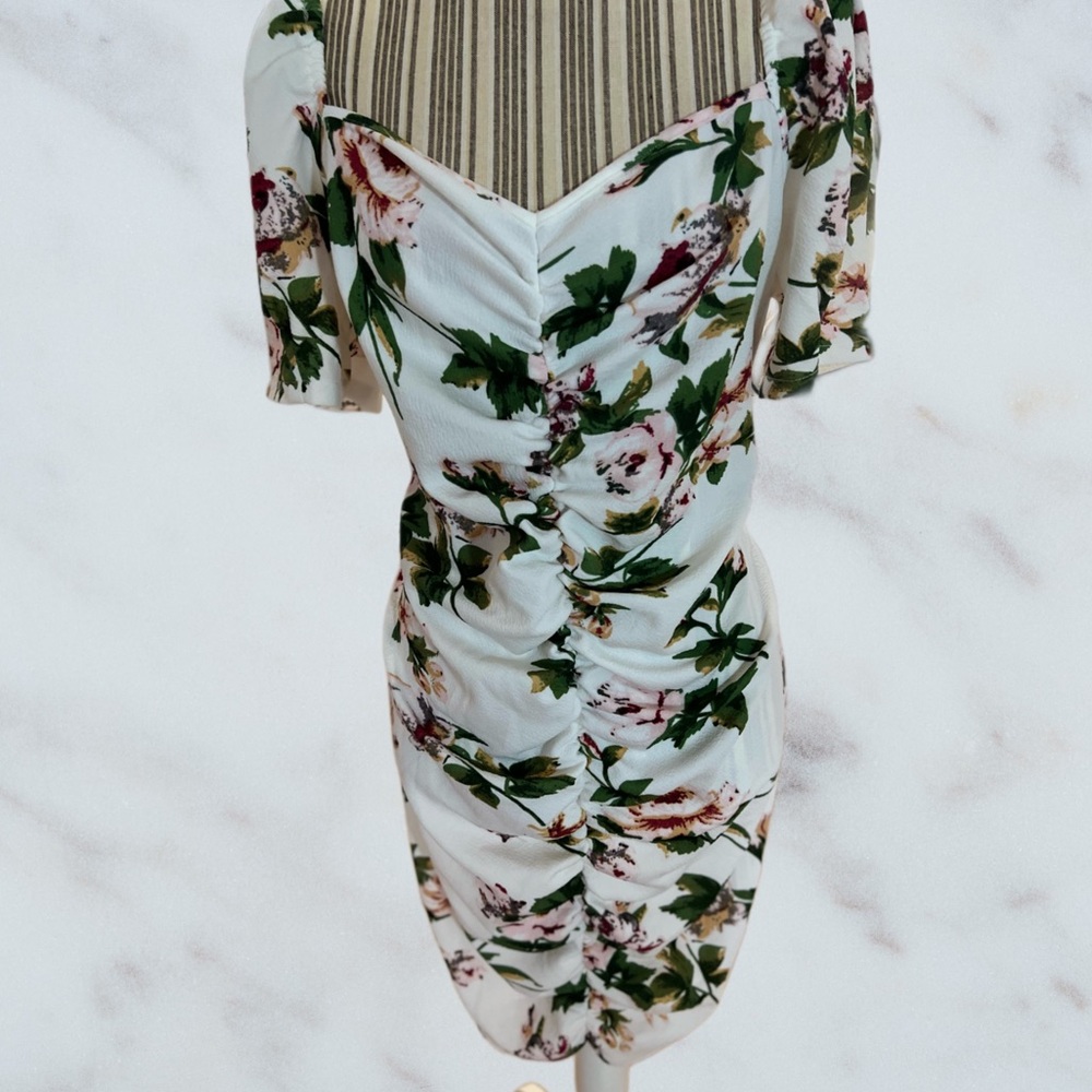 🆕 PLUS RUCHED FLORAL PRINT DRESS - Picture 2 of 5